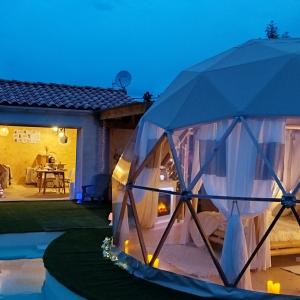 Dôme esprit bohême avec piscine, spa et sauna individuels, à 10 min de Carcassonne