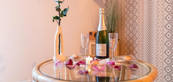 Magnifique Loveroom Bali avec Spa privé et parking, Centre Ville de Troyes