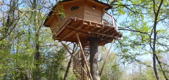 Cabane perchée à 7,5m de hauteur, Chalais