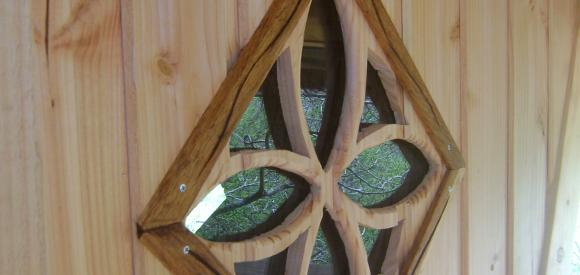 Cabane dans les arbres avec pont, Chalais