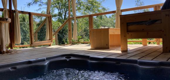 Cabane sur pilotis Miel et Coton avec Spa privatif, Aude