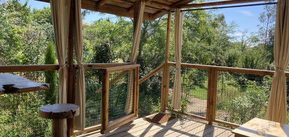Cabane sur pilotis Miel et Coton avec Spa privatif, Aude