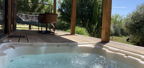 Cabane sur pilotis avec spa privatif, proche Carcassonne