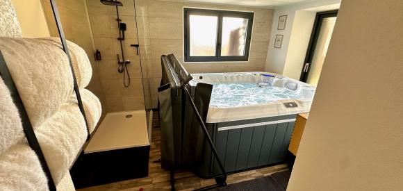 Love house avec spa, sauna et Hammam, Cantal