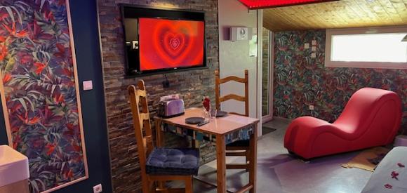 Chambre avec spa , sauna et hammam privatifs près de Lyon