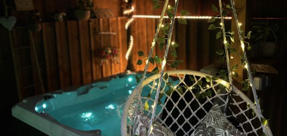 Love Chalet pour deux, avec jacuzzi privatif proche du lac de Biscarrosse