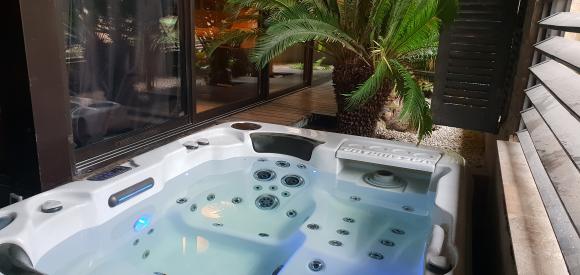 Suite Patio ambiance Balinais, avec spa privatif, Drome