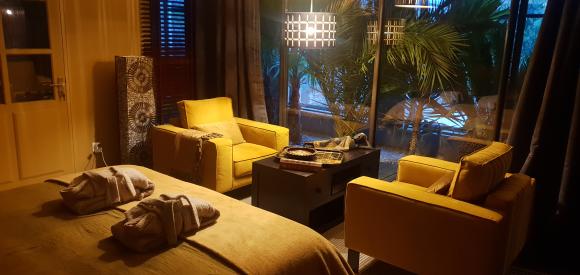 Suite Patio ambiance Balinais, avec spa privatif, Drome