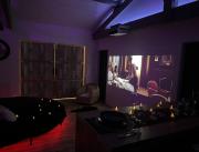 Love Room avec salle sexy, Jacuzzi Privatif, massage et cinéma à Biscarrosse - 5
