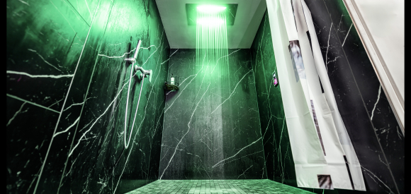 Love room Jacuzzi privé et douche sensorielle. Vieux, Calvados