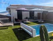 Gîtes Domaine de la chapelle avec piscine chauffée et jacuzzi privatifs, Cote d’Azur - 1