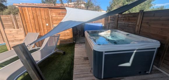 Gîtes Domaine de la chapelle avec piscine chauffée et jacuzzi privatifs, Cote d’Azur