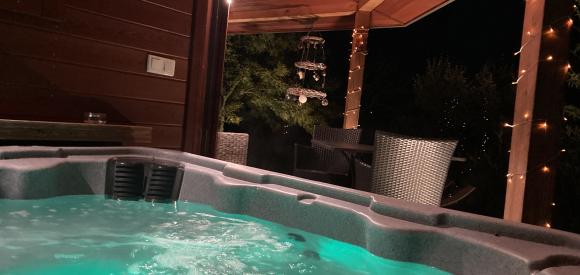 Cabane Bien-être du Potager avec spa privatif, Aude