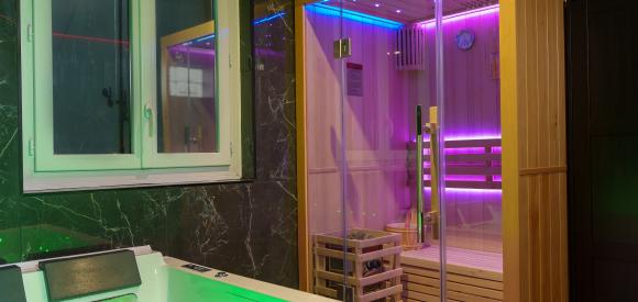 Love Room avec jacuzzi et sauna, Auxerre