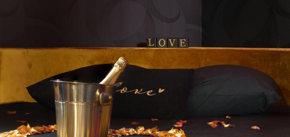 Love Room avec jacuzzi et sauna, Auxerre