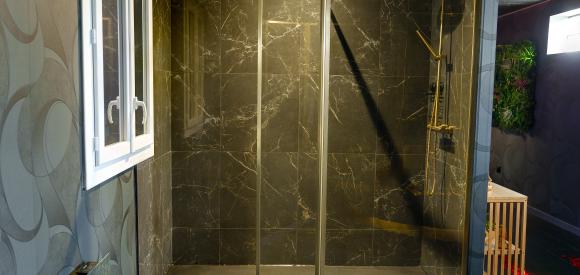 Love Room avec jacuzzi et sauna, Auxerre