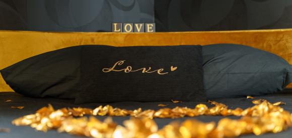 Love Room avec jacuzzi et sauna, Auxerre