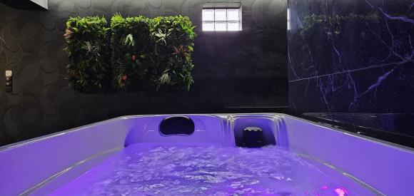 Love Room avec jacuzzi et sauna, Auxerre