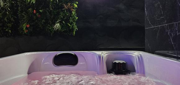 Love Room avec jacuzzi et sauna, Auxerre