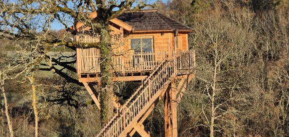 Cabane perchée avec Jacuzzi privé, à 10 min de Sarlat