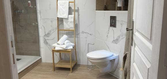 Loveroom avec jacuzzi ambiance zen