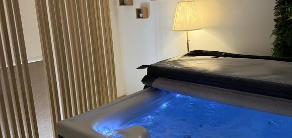 Loveroom avec jacuzzi ambiance zen