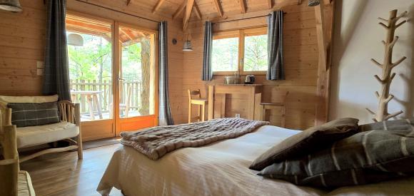 Cabanes dans les arbres avec jacuzzi privatif
