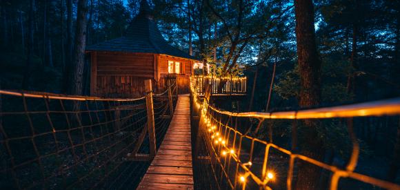 Cabanes dans les arbres avec jacuzzi privatif