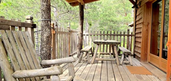 Cabane dans les arbres avec jacuzzi privatif