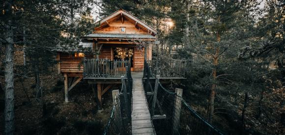 Cabane dans les arbres avec jacuzzi privatif