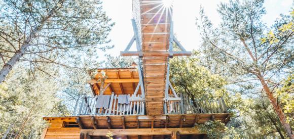 Cabane dans les arbres avec jacuzzi privatif