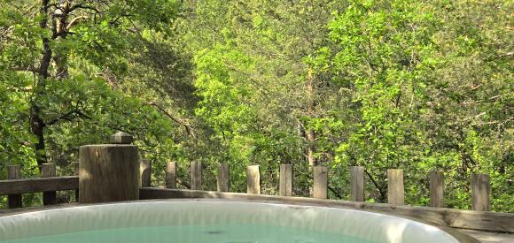 Cabanes dans les arbres avec jacuzzi privatif