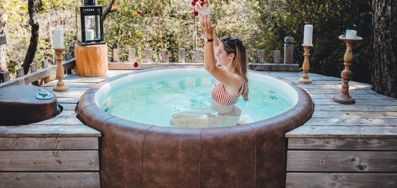Cabanes dans les arbres avec jacuzzi privatif