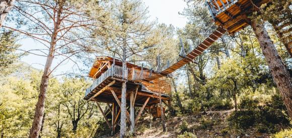 Cabanes dans les arbres avec jacuzzi privatif