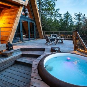 Cabane avec jacuzzi privatif