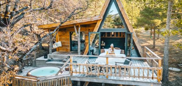 Cabane avec jacuzzi privatif