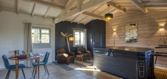 Chalet avec jacuzzi intérieur privatif, proche Sarlat
