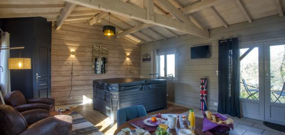 Chalet avec jacuzzi intérieur privatif, proche Sarlat