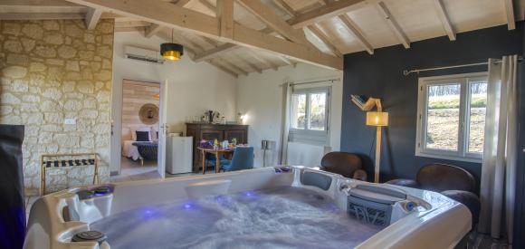 Chalet avec jacuzzi intérieur privatif, proche Sarlat