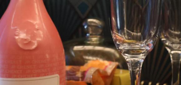 Suite love avec spa et sauna dans son ambiance baroque, proche Rennes