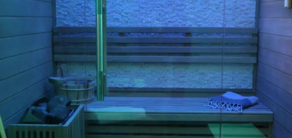 Suite love avec spa et sauna dans son ambiance baroque, proche Rennes