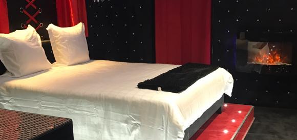 Suite cabaret avec spa privatif, Lyon