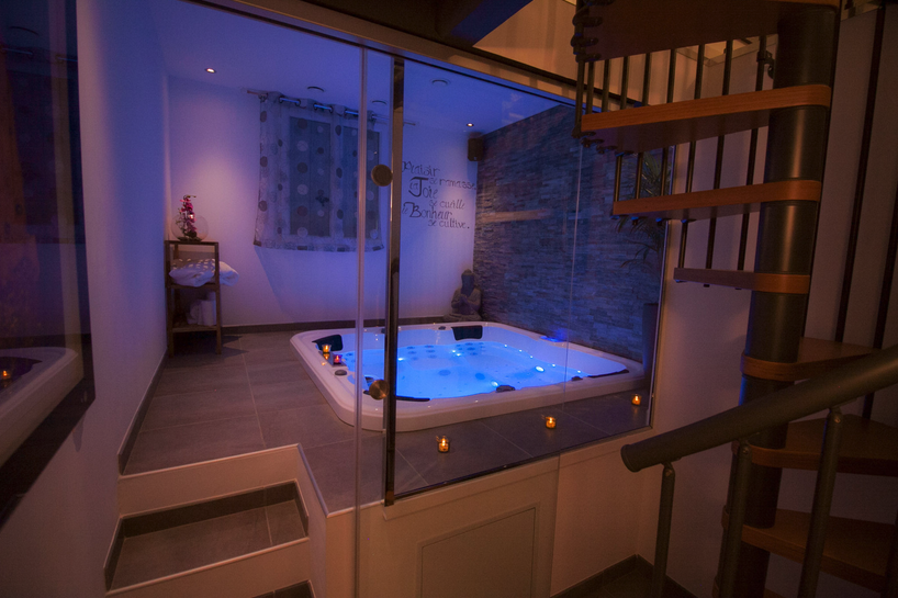 Chambre romantique avec jacuzzi privatif, proche Toulon