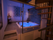 Chambre romantique avec jacuzzi privatif, proche Toulon - 1