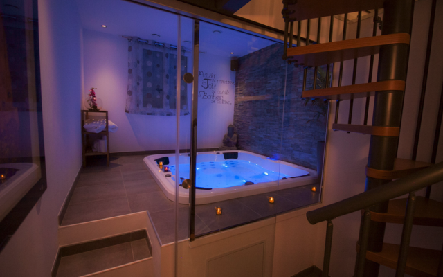 Chambre romantique avec jacuzzi privatif, proche Toulon