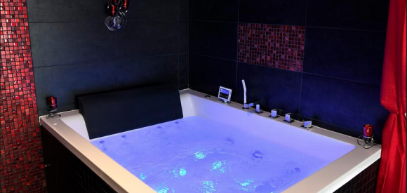 Suite romantique avec jacuzzi privé au coeur de la provence