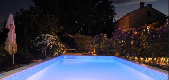 Suite romantique avec jacuzzi privé au coeur de la provence