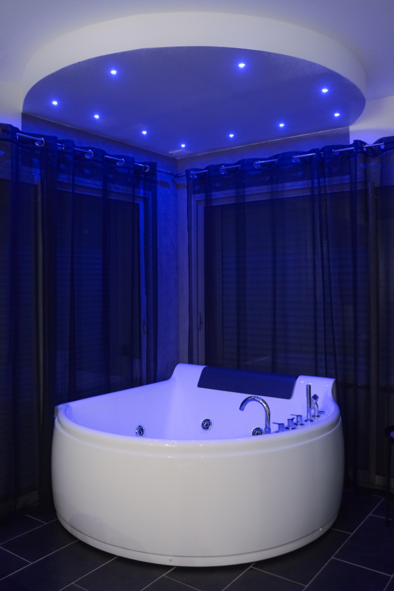 Chambre Avec Baignoire Balneo Paca - Isotope Design