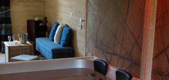 Love Room avec jacuzzi privé, tout proche d'Avignon, Arles et Nîmes