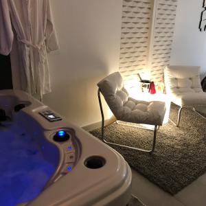 Loveroom avec spa privatif proche Mont Saint Michel